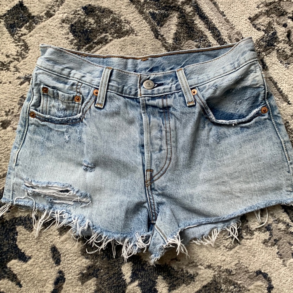 Cute, distressed, jean shorts Levi’s